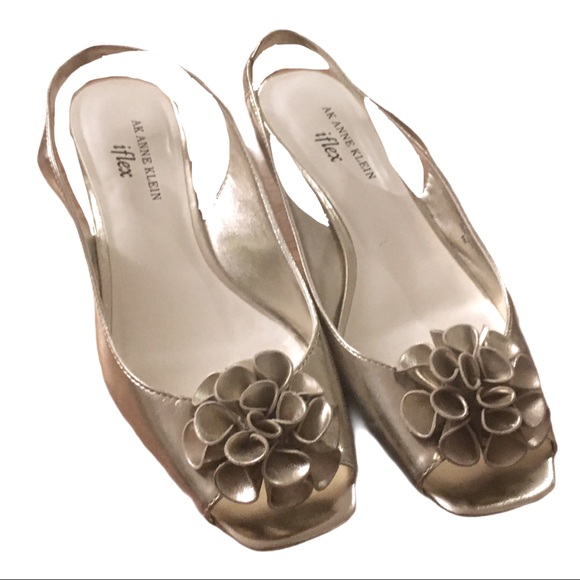 Anne Klein iFlex Gold Wedges with Flowers - Picture 1 of 8